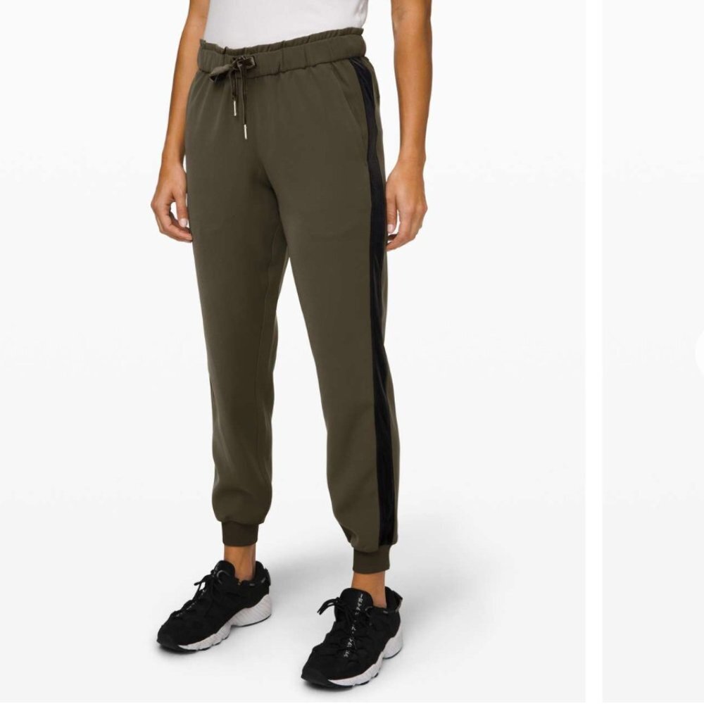 Lululemon‎ On the Fly Jogger *Velvet Trim Dark Olive / Black Size 4